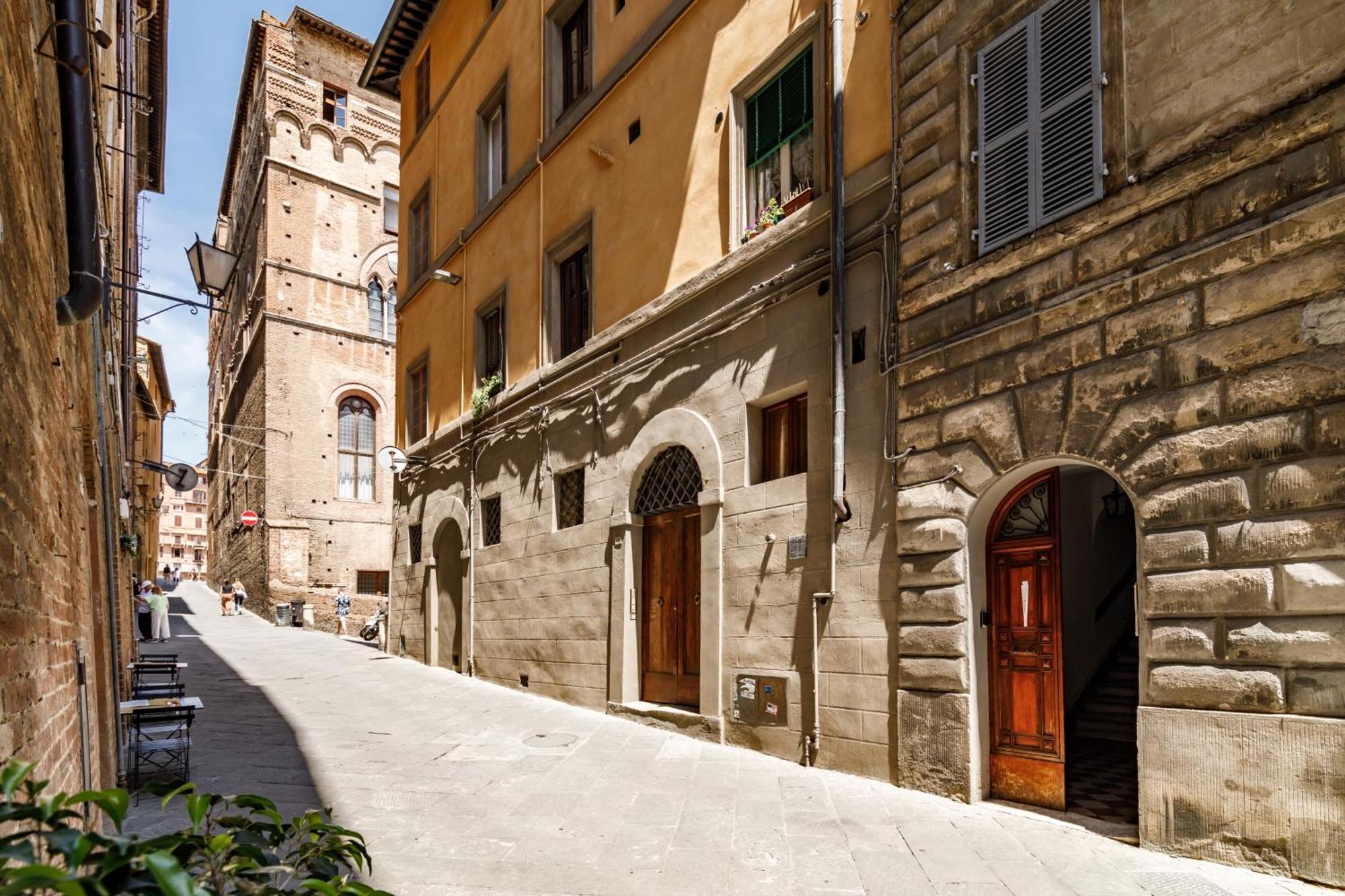 Charme Centro Storico Apartment Siena Luaran gambar