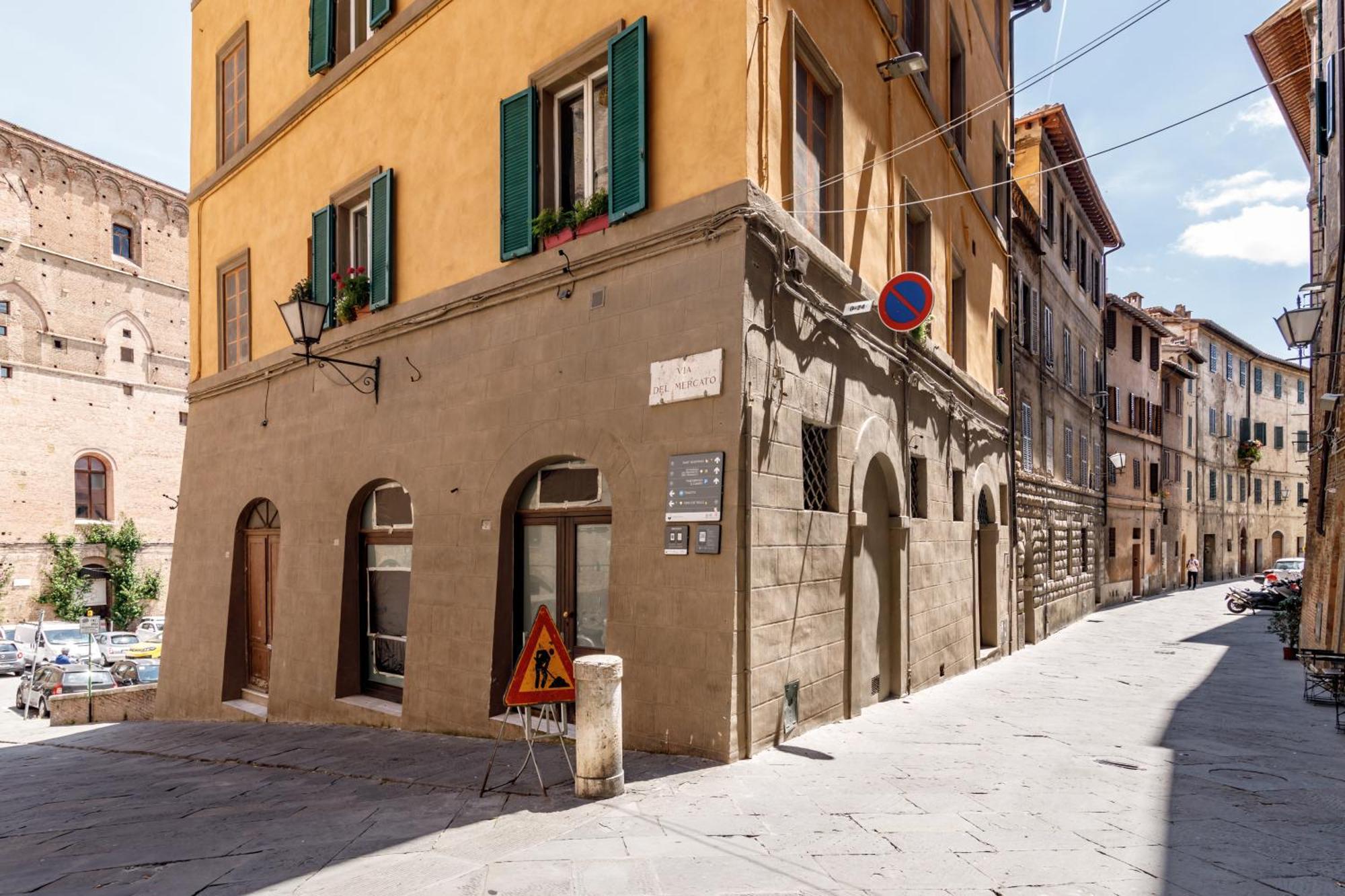 Charme Centro Storico Apartment Siena Luaran gambar