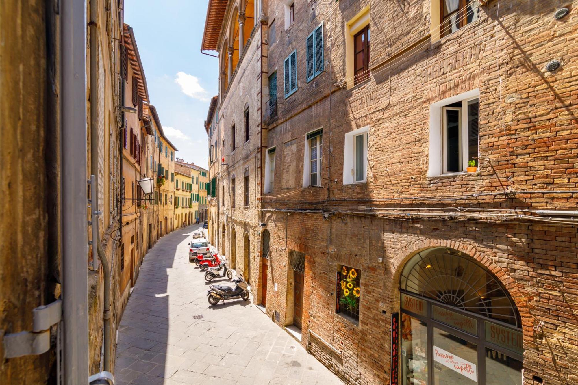 Charme Centro Storico Apartment Siena Luaran gambar